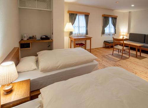 2 twin beds, 1 sofa bed, 1 futon bed