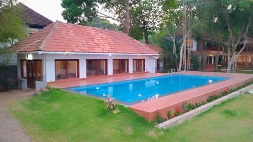 Shantitheeram Ayurveda Lakeside Heritage Resort
