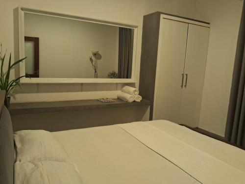 Deluxe Double Room image 4
