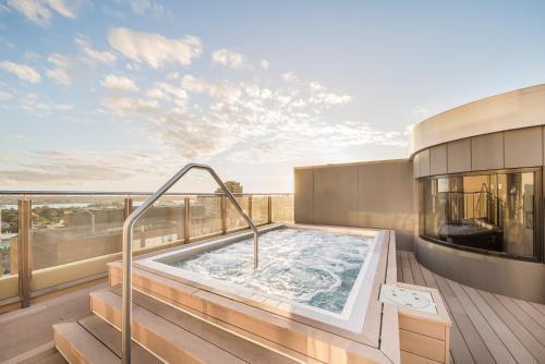 Hot tub, Oaks Sydney Hyde Park Suites in Darlinghurst