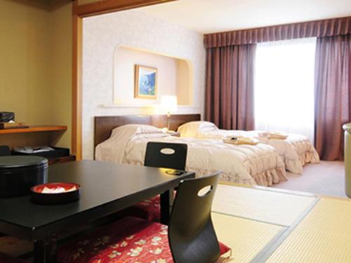 Japanese-Western Style Classic Junior Suite with Two Single Beds and Two Futon Beds - Ocean/Sea View
