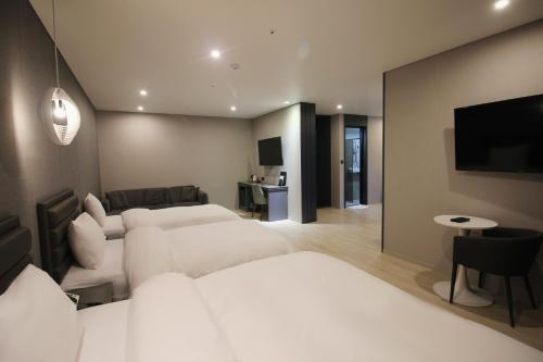 Deluxe Suite with Spa Bath