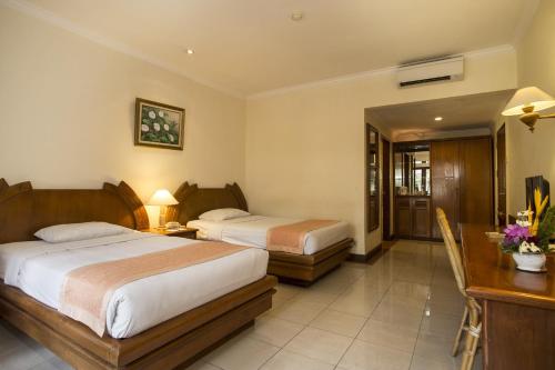 2 twin beds