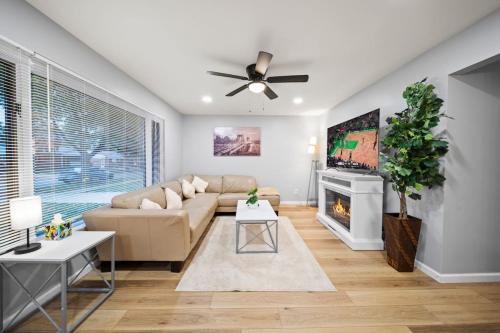 Spacious 4 Bed Room Haven in Clawson Near Bham in Clawson, USA