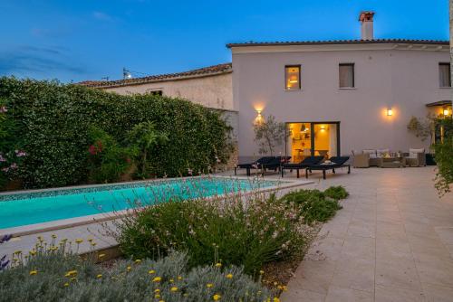 VILLA LATINI - Ideal for a family vacation. Heated pool. Local breakfast optional available