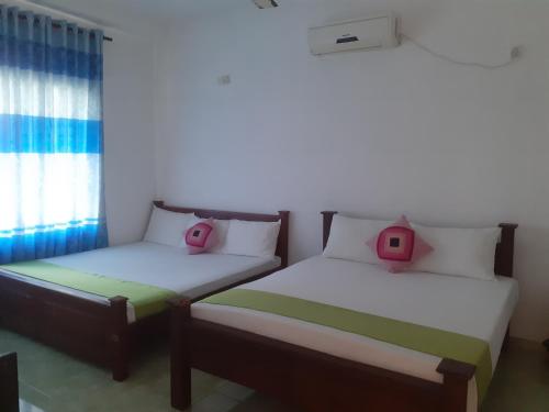 Triple Room with Private Bathroom image 3
