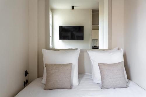 The Carla Suite Eiffel Tower View - image 7