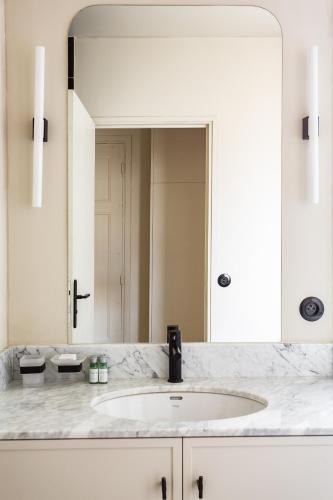 The Carla Suite Eiffel Tower View - image 14