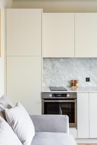 The Carla Suite Eiffel Tower View - image 3