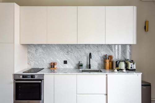 The Carla Suite Eiffel Tower View - image 2