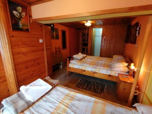 3 twin beds