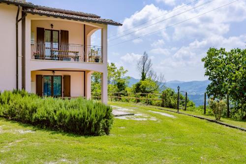 Villa in Marche with Pool  Panoramic Views in Acqualagna