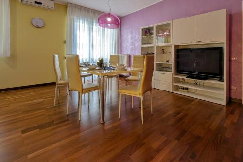 200mt dal mare by WeHostYou Parcheggio Wifi Clima Balcone Bbq, Fermo (Foto 5)