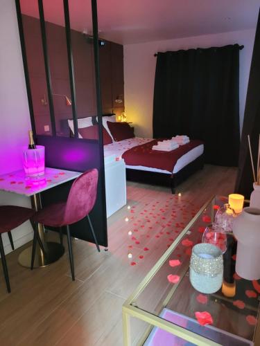 Nuit d'évasion love room avec baignoire balnéothérapie