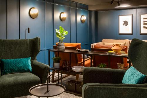 Shared lounge/TV area, Aparthotel Birmingham in Birmingham