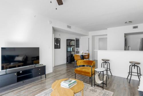 Brickell 1br w gym pool walk to beach MIA-85 in Miami, USA