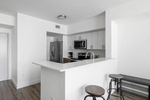 Brickell 1br w gym pool walk to beach MIA-85 in Miami, USA