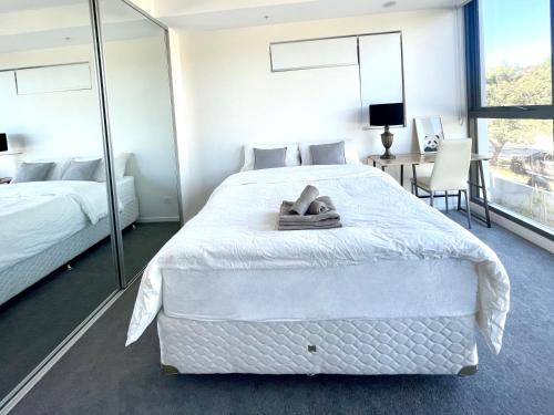 Brand New Stylish 1BR Apartment, Specious Space, Free Parking, Self Check-in