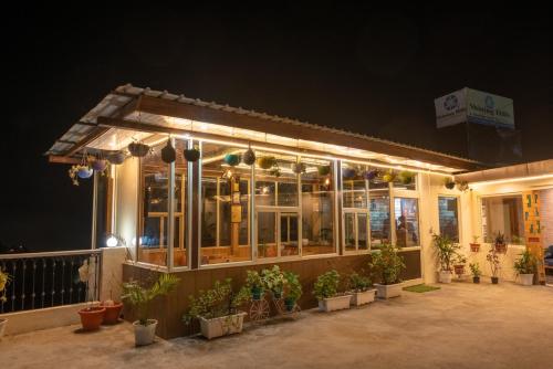Shining hills by Lawrence Hotels