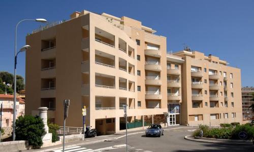 One-Bedroom Apartment image 9