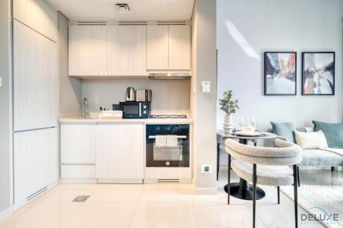 Canal Views! Promotional Rate on Lovely 1BR by Deluxe Holiday Homes, Dubaj (zdjęcie 2)