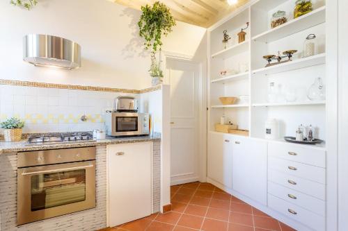 One-Bedroom Apartment image 10