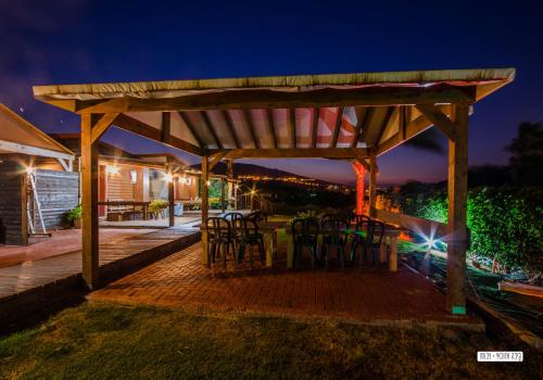 ระเบียง/ชานเรือน, อวิเกล เกสต์เฮาส์ (Avigail Guest House) in เมนาฮามิยา