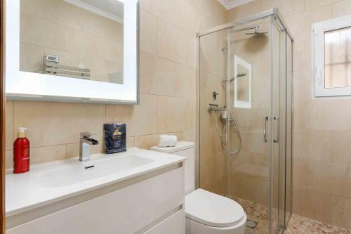 House with private pool - image 4