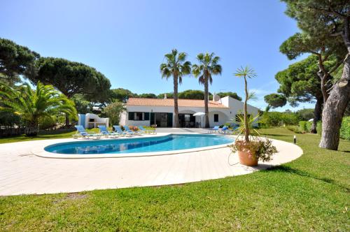 Close to amenities free air conditioning and wi-fi - image 3