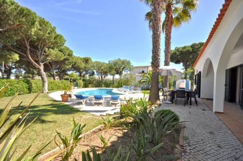 Close to amenities free air conditioning and wi-fi - image 11