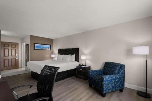 Standard King Room - Non-Smoking  room in Quality Inn Sarasota I-75