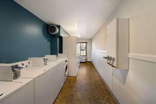 WoodSpring Suites Columbus Southeast - image 11