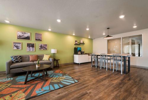 Lobby, WoodSpring Suites Rockledge - Cocoa Beach in Rockledge