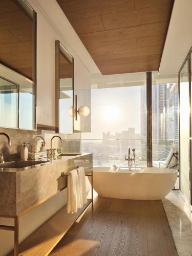 room detail thumbnail 2