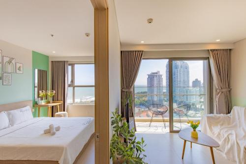 Three-Bedroom Apartment with Ocean View room in The Sóng Luxury Apartment - Căn hộ The Sóng - Lucy's House