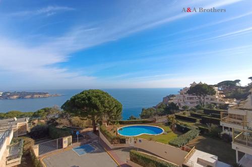 Two-Bedroom Apartment with Balcony and Sea View image 4