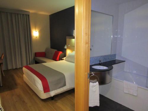 Holiday Inn Express Málaga Airport an IHG Hotel - image 11