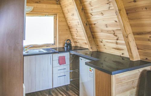 virtuve, 1 Bedroom Stunning Home In Mielno in Łazy (West Pomeranian)