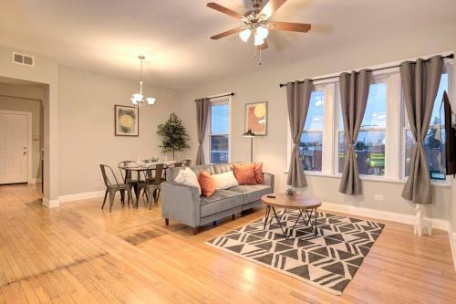 Spacious 3Bedroom Family Oasis in Irving Park that sleeps 8 guests in Chicago, USA