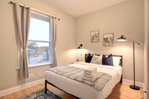 Spacious 3Bedroom Family Oasis in Irving Park that sleeps 8 guests in Chicago, USA