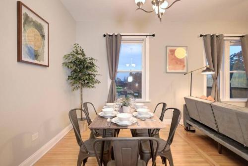 Spacious 3Bedroom Family Oasis in Irving Park that sleeps 8 guests in Chicago, USA