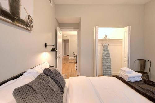 Spacious 3Bedroom Family Oasis in Irving Park that sleeps 8 guests in Chicago, USA