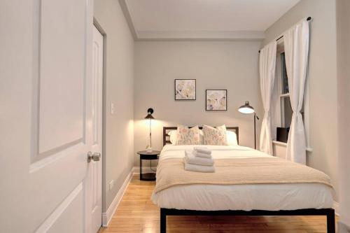 Spacious 3Bedroom Family Oasis in Irving Park that sleeps 8 guests in Chicago, USA