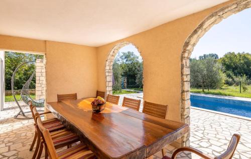 Peldbaseins, Villa Nolissima in Karojba