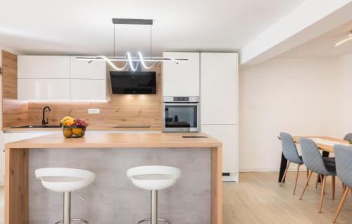 virtuve, Villa Nolissima in Karojba
