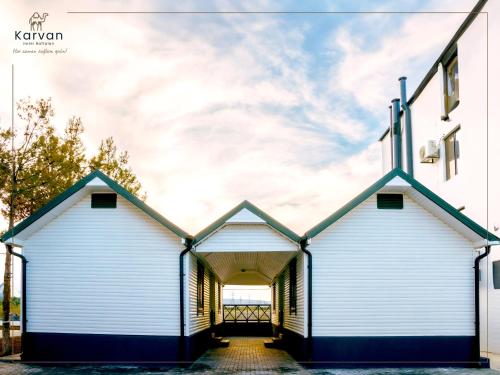 Buitenkant, Karvan Sanatorium Naftalan in Naftalan