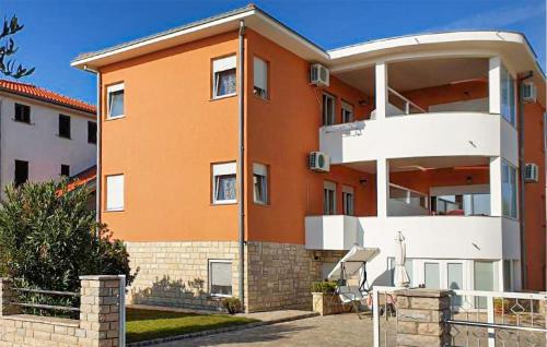 2 Bedroom Gorgeous Apartment In Biograd