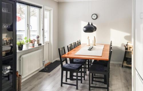 Kitchen, 2 Bedroom Stunning Home In Garsnas in Skraddarod
