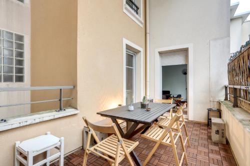 Chic apart with terrace and parking