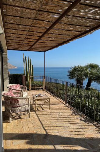 Deluxe Double Room with Balcony and Sea View room in El jardin Botánico Villa LUZ